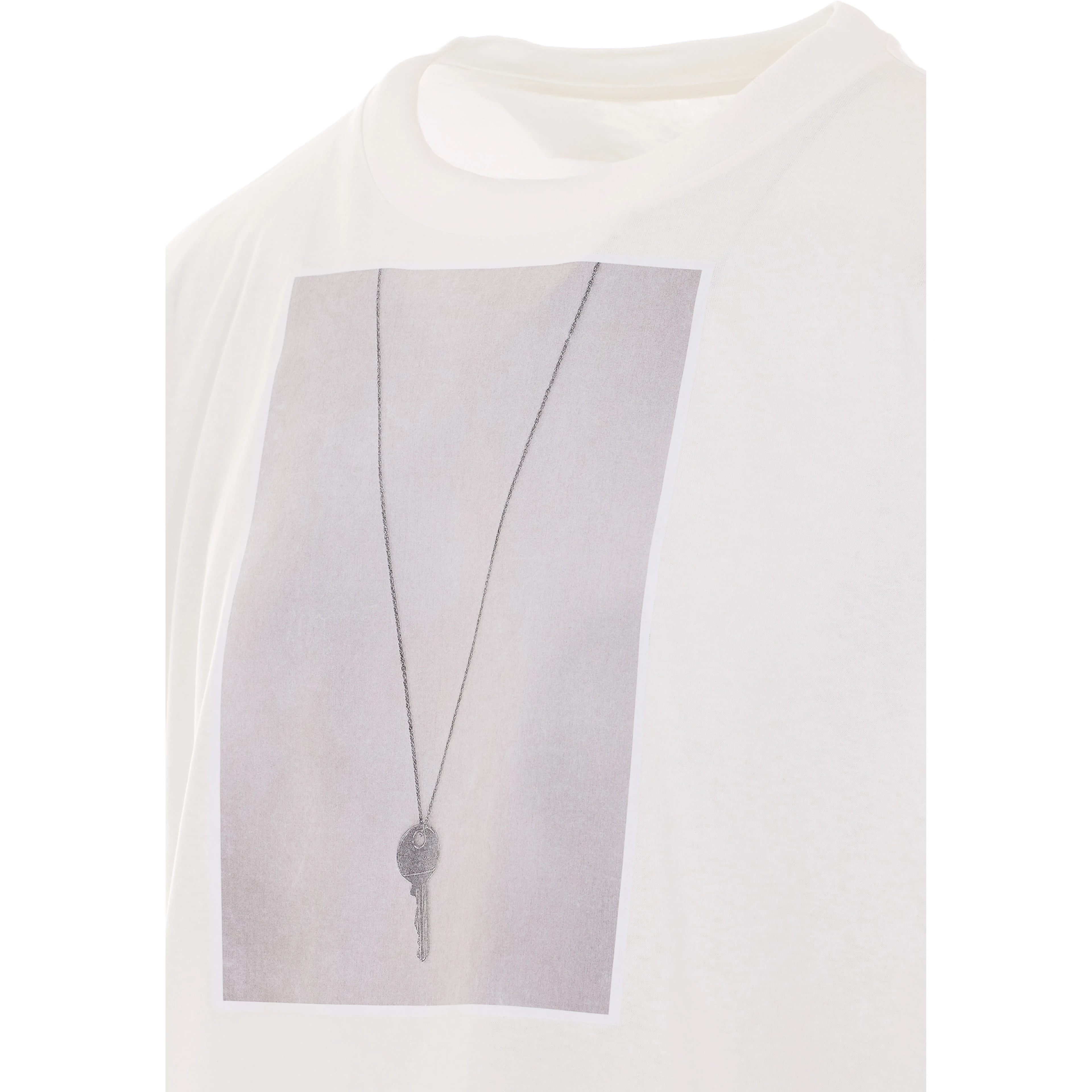 تيشيرتات وبولو بيضاء من MM6 Maison Margiela