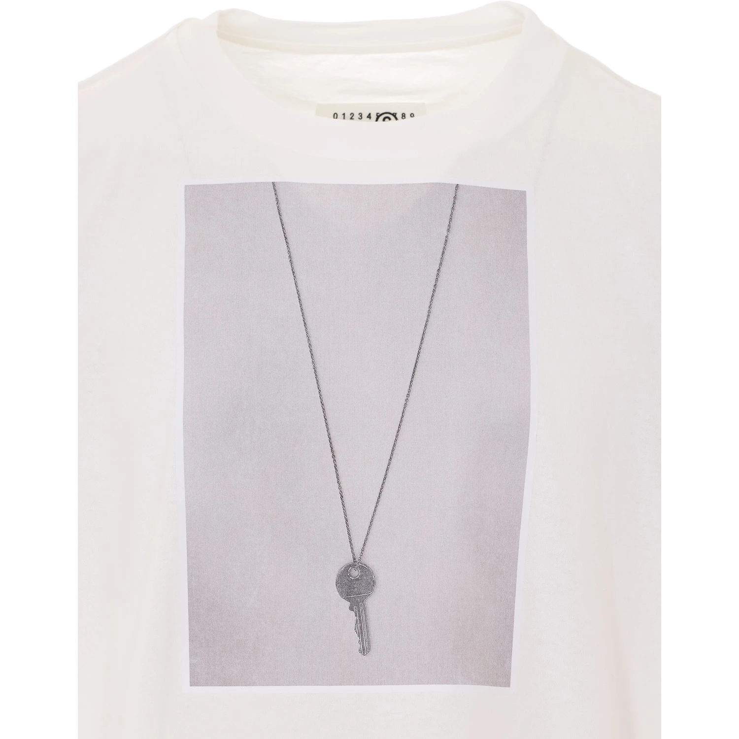 تيشيرتات وبولو بيضاء من MM6 Maison Margiela