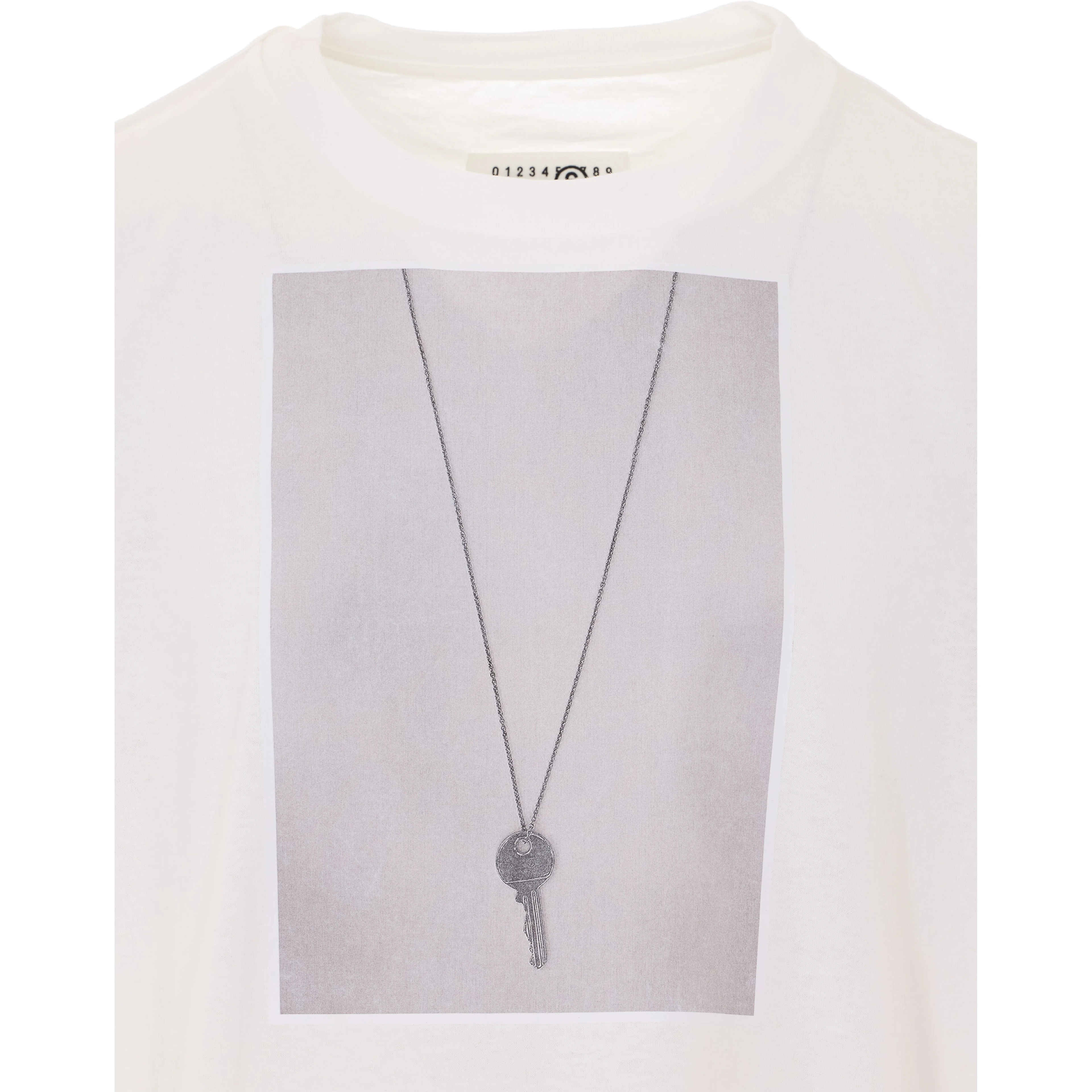 تيشيرتات وبولو بيضاء من MM6 Maison Margiela