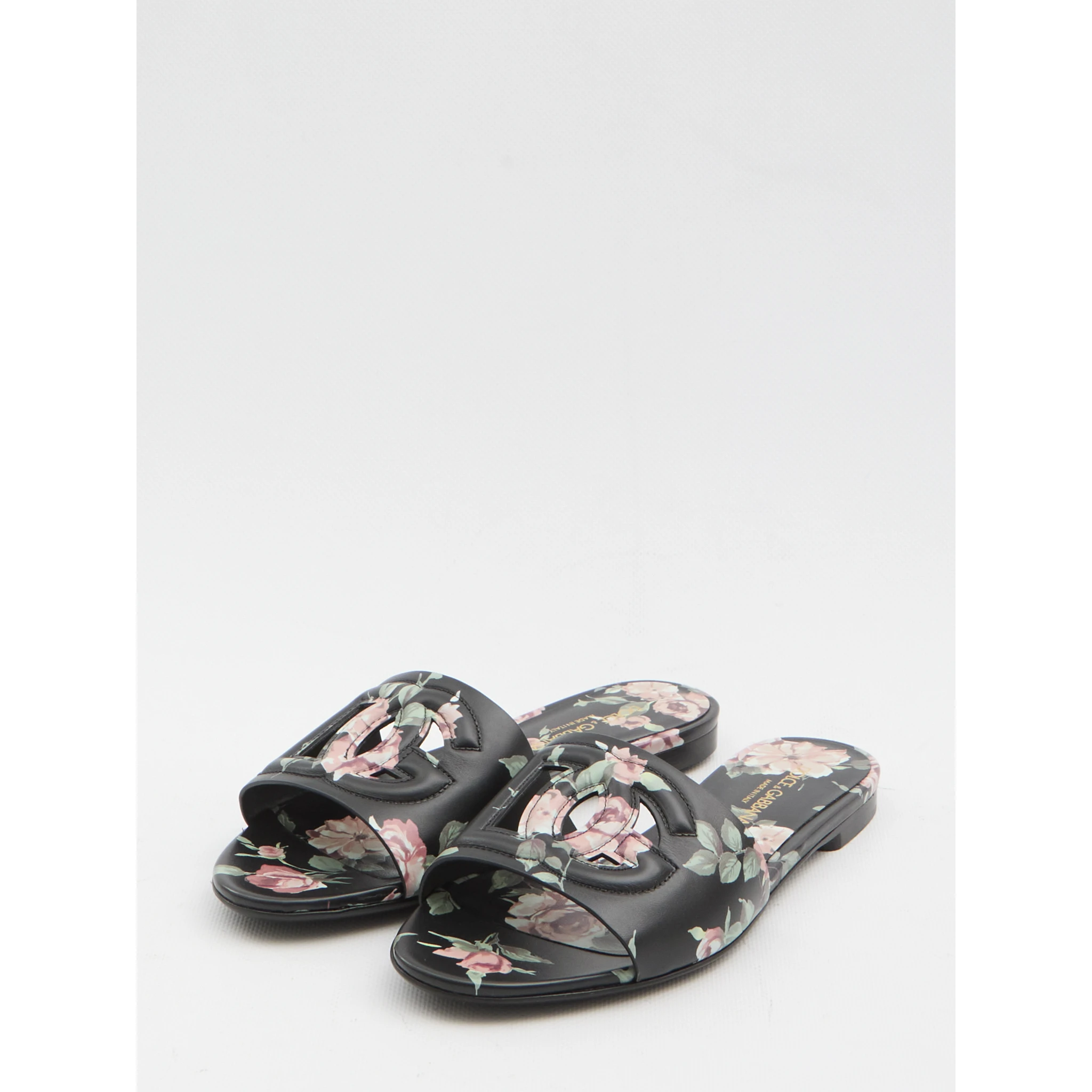Floral beachwear slides