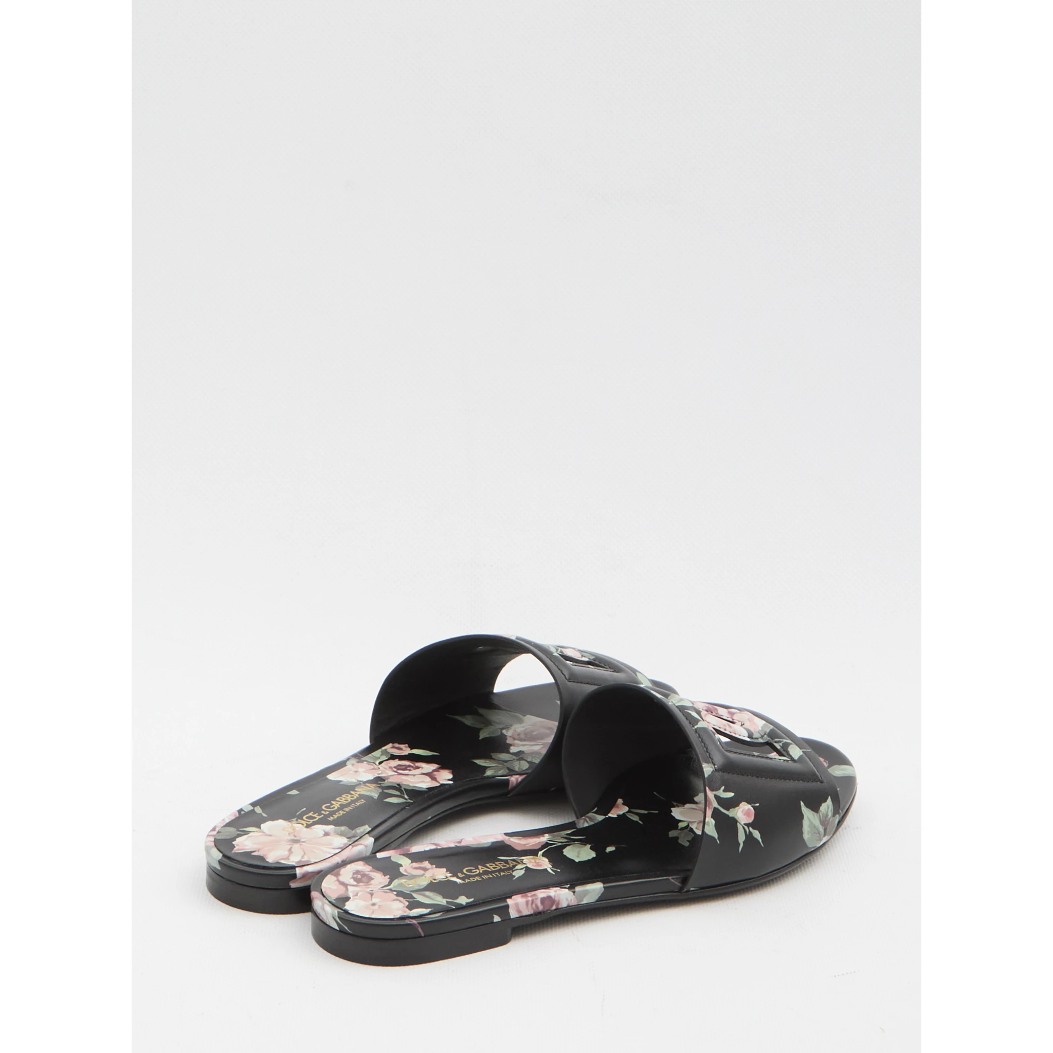 Floral beachwear slides