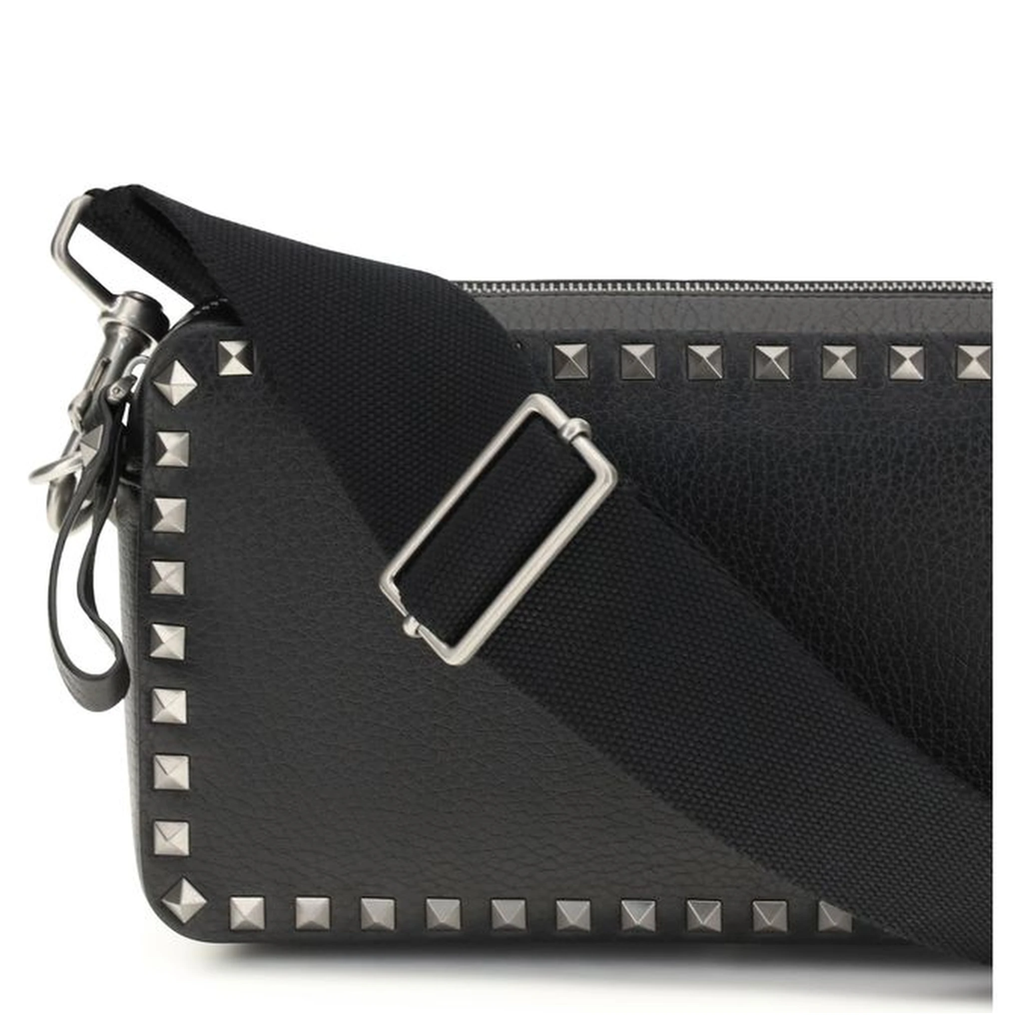 حقيبة كتف بوس توروس من جلد العجل الأسود