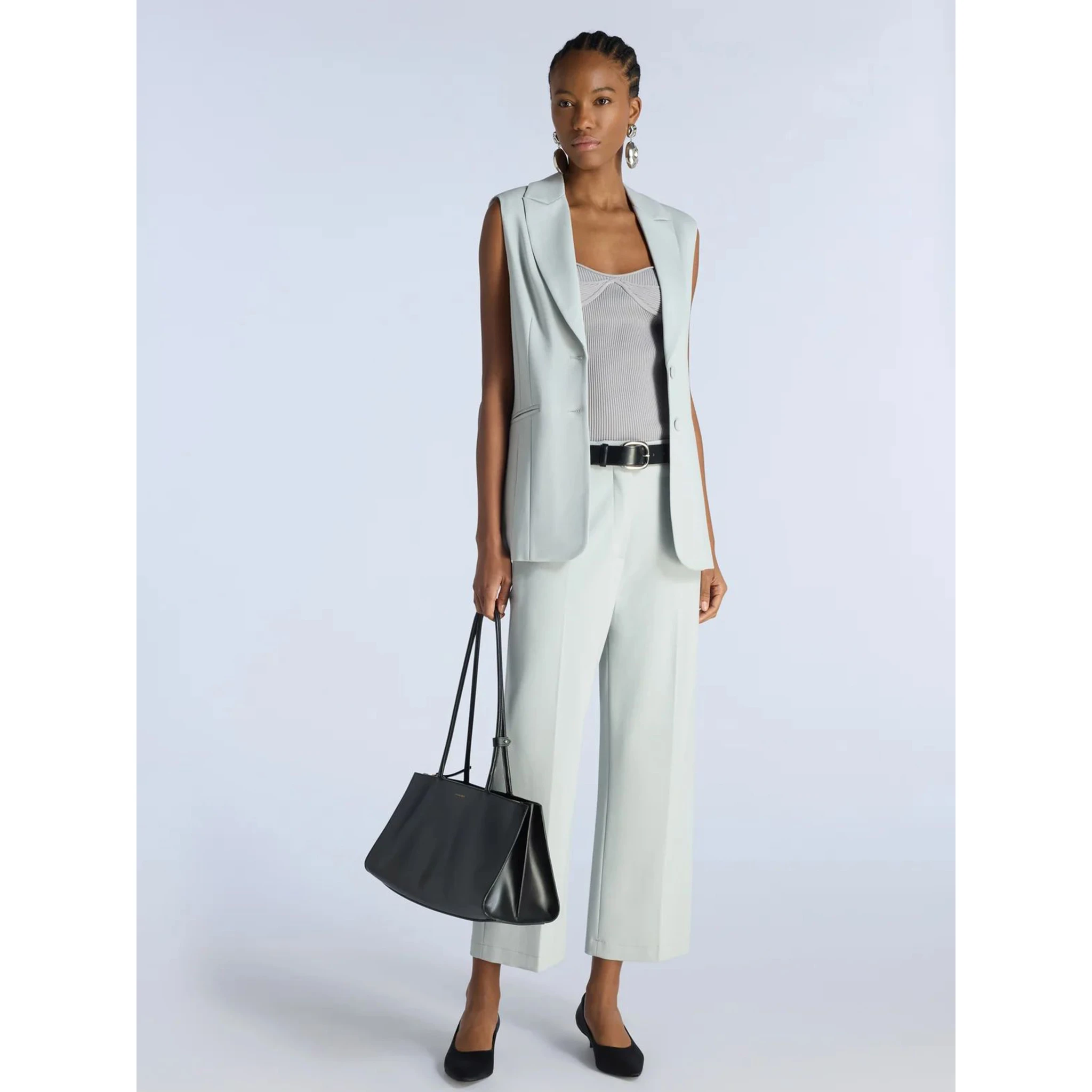 سترة ليفيانا كونتي لوجان