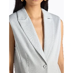 سترة ليفيانا كونتي لوجان