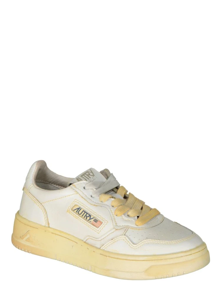 حذاء رياضي أبيض من الجلد alternative