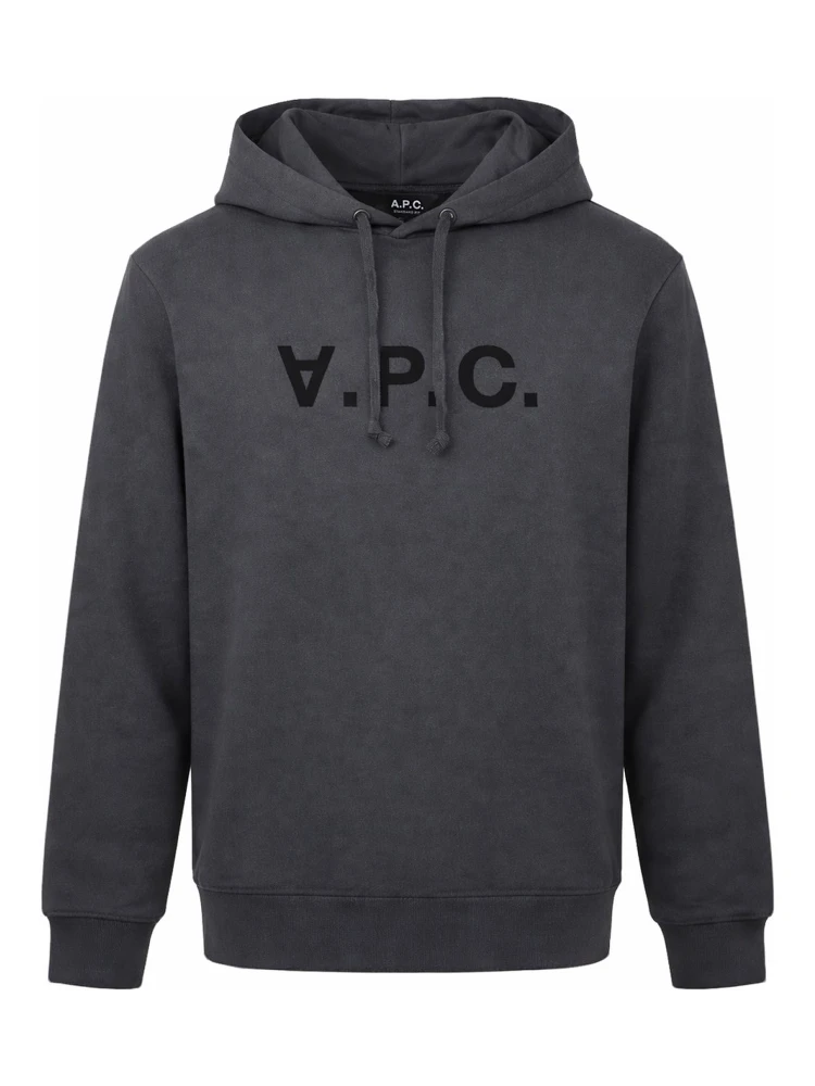 كنزة رياضية بشعار