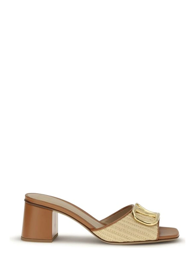 صندل بوس توروس ذو نعل سميك من جلد العجل البيج