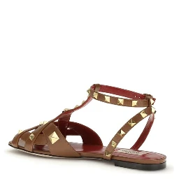 صندل بني اللون من جلد الماعز بحزام