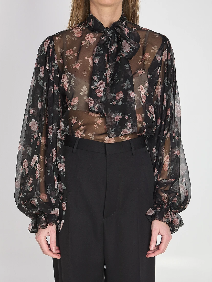 Chiffon top with a vintage rose print
