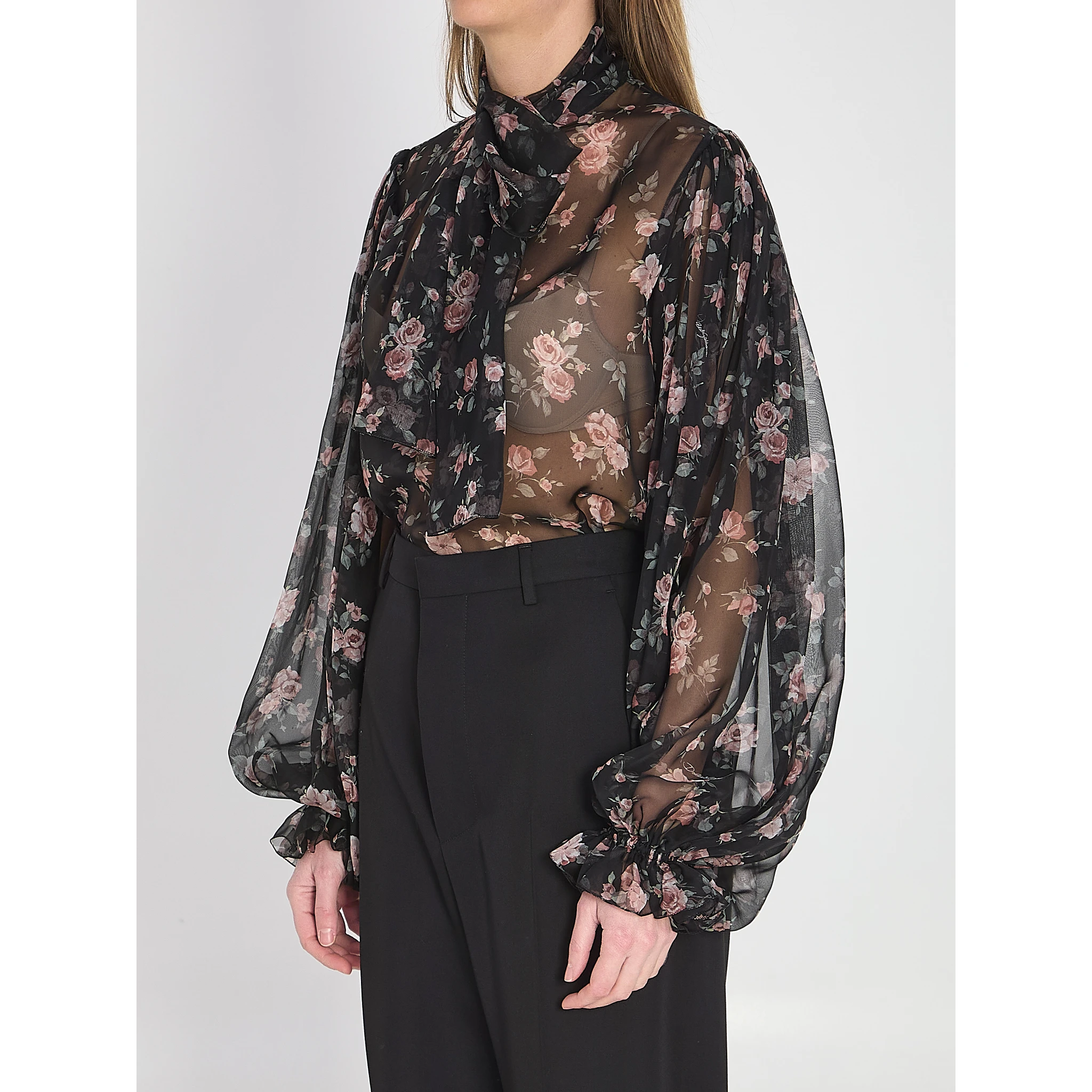 Chiffon top with a vintage rose print