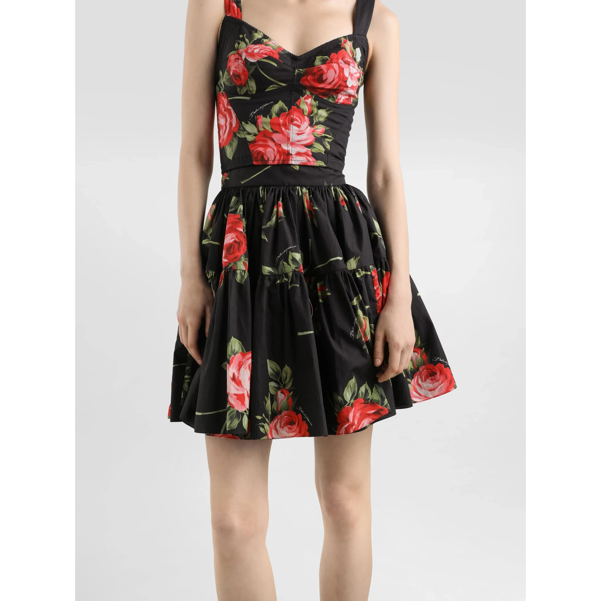 تنانير دولتشي آند غابانا سوداء