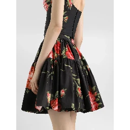 تنانير دولتشي آند غابانا سوداء