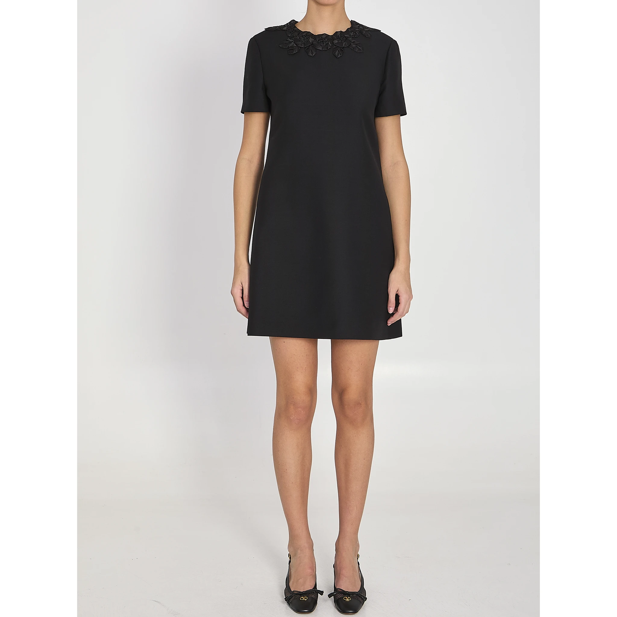 Short dress with embroidery