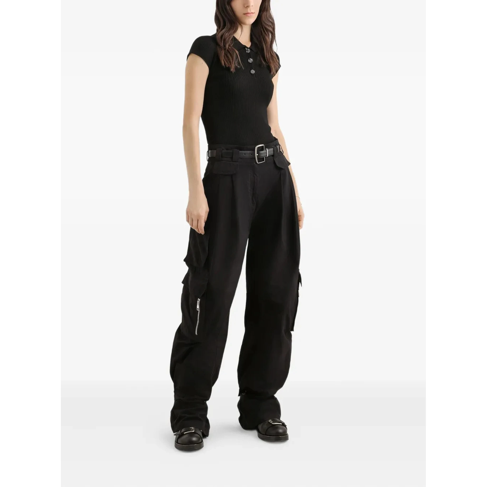 تيشيرتات وبولو سوداء من دولتشي آند غابانا