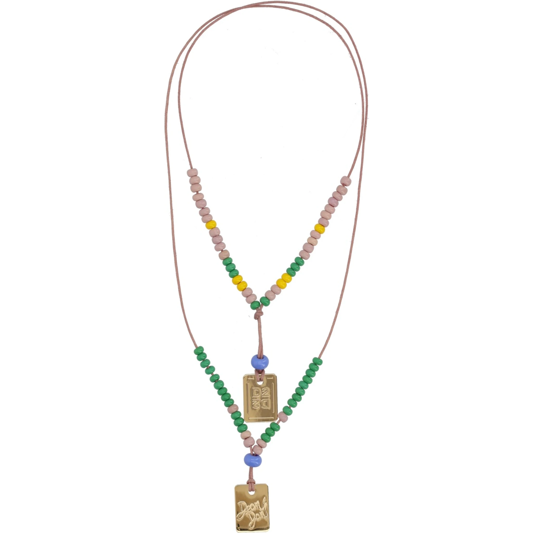 قلادة مزينة بلوحات تحمل شعارات