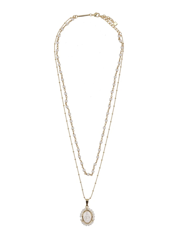 قلادة مع قلادة