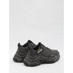 حذاء رياضي تريبل إس