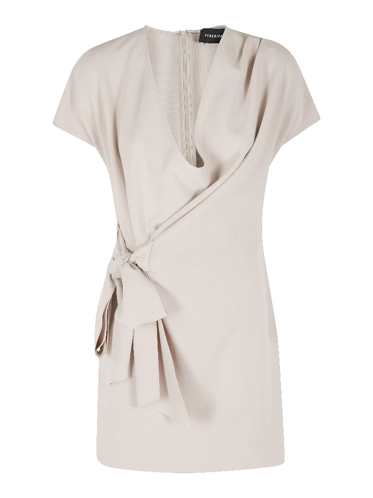 فستان قصير منسدل بياقة على شكل حرف V