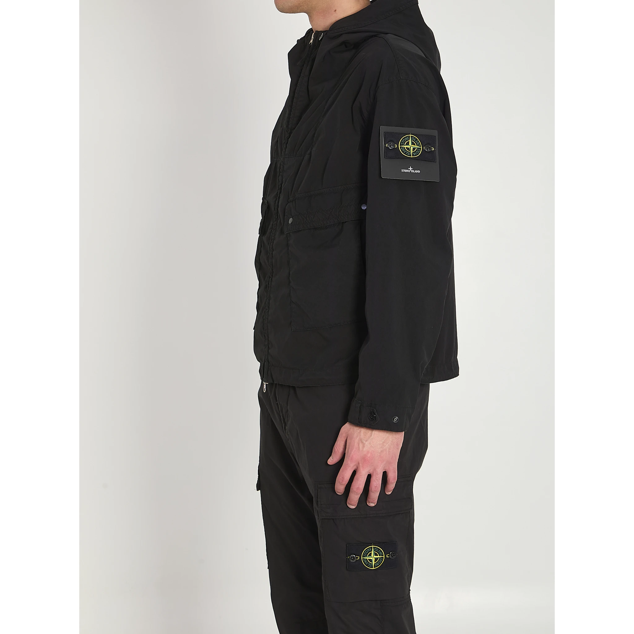 سترة خفيفة الوزن من مادة البولي تي سي بتقنية اللمس المضغوط