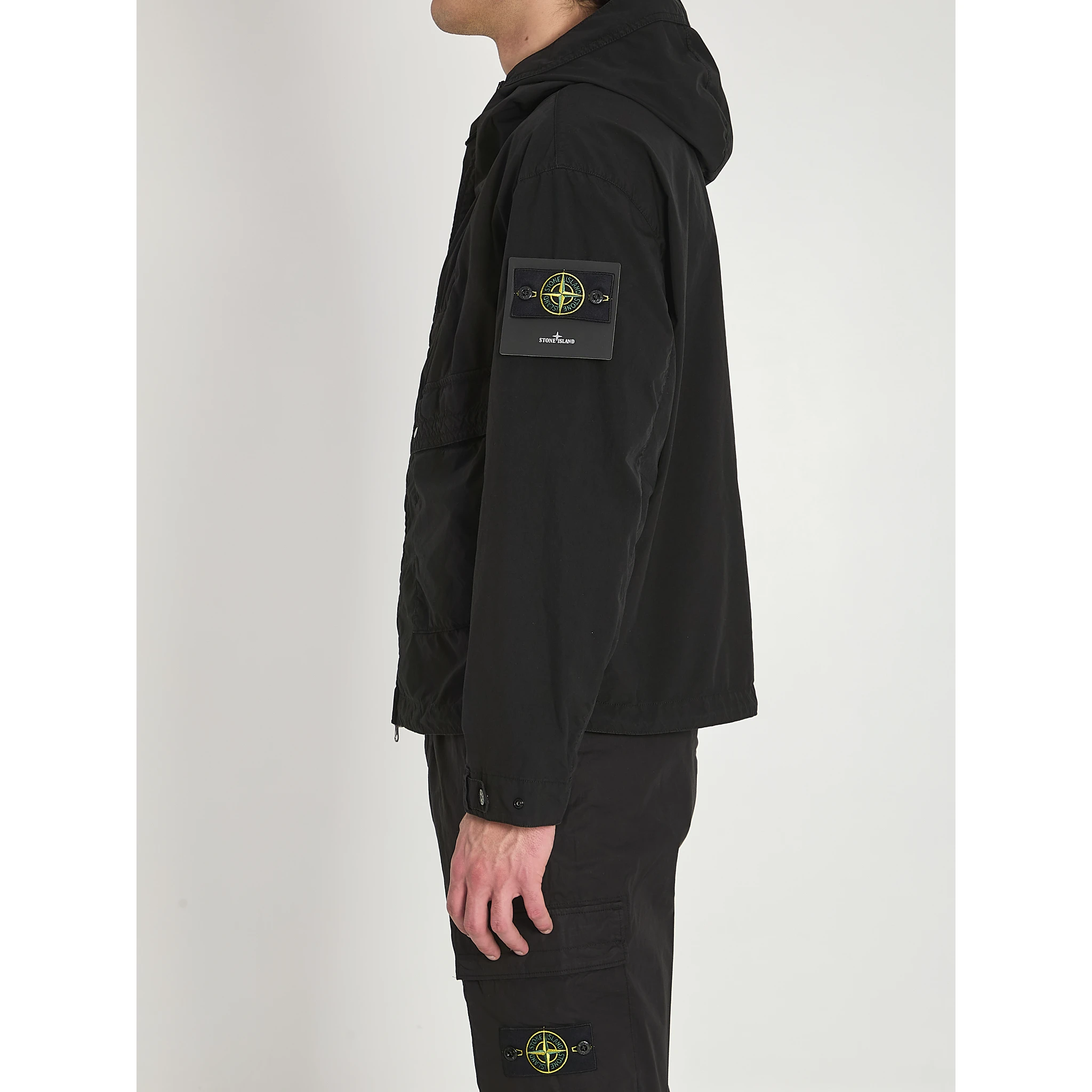 سترة خفيفة الوزن من مادة البولي تي سي بتقنية اللمس المضغوط