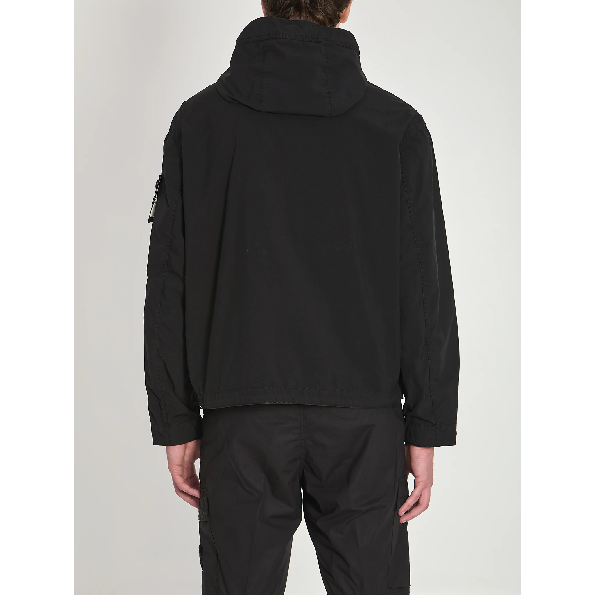 سترة خفيفة الوزن من مادة البولي تي سي بتقنية اللمس المضغوط