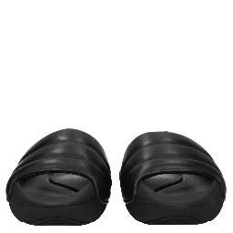 شباشب جلدية سوداء