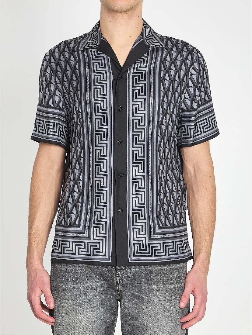 V-Greca shirt