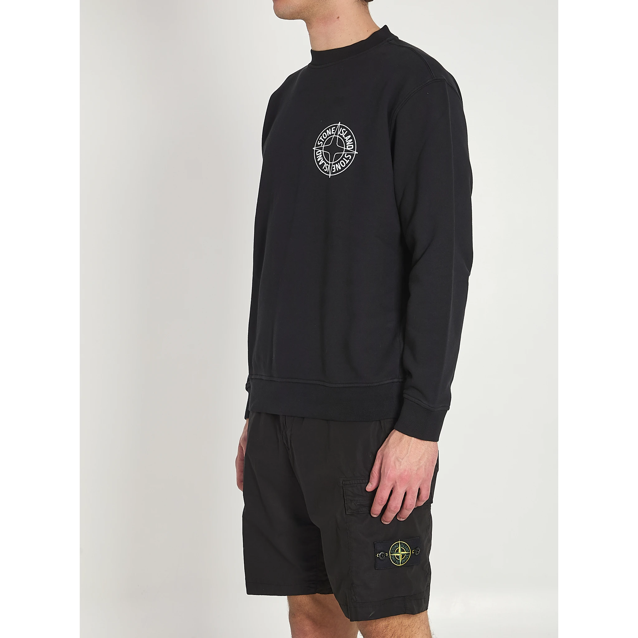 كنزة برقبة دائرية