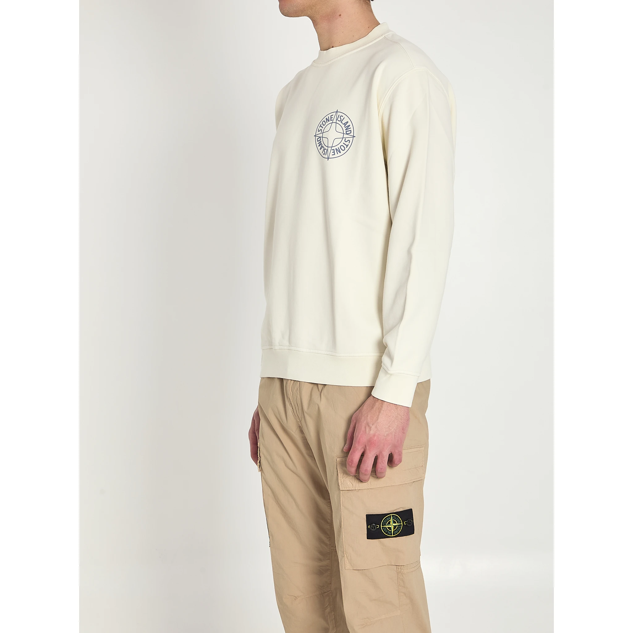 كنزة برقبة دائرية