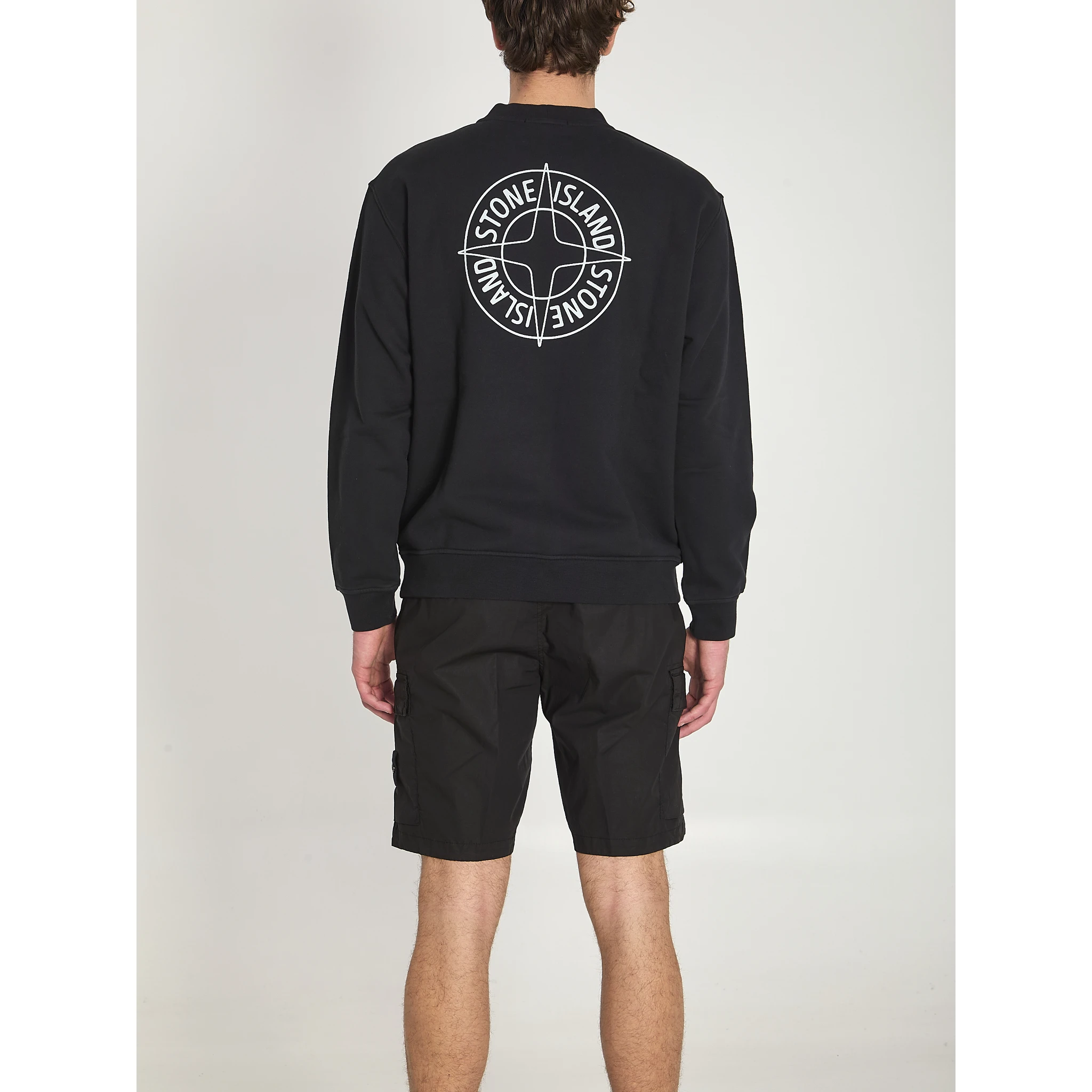 كنزة برقبة دائرية