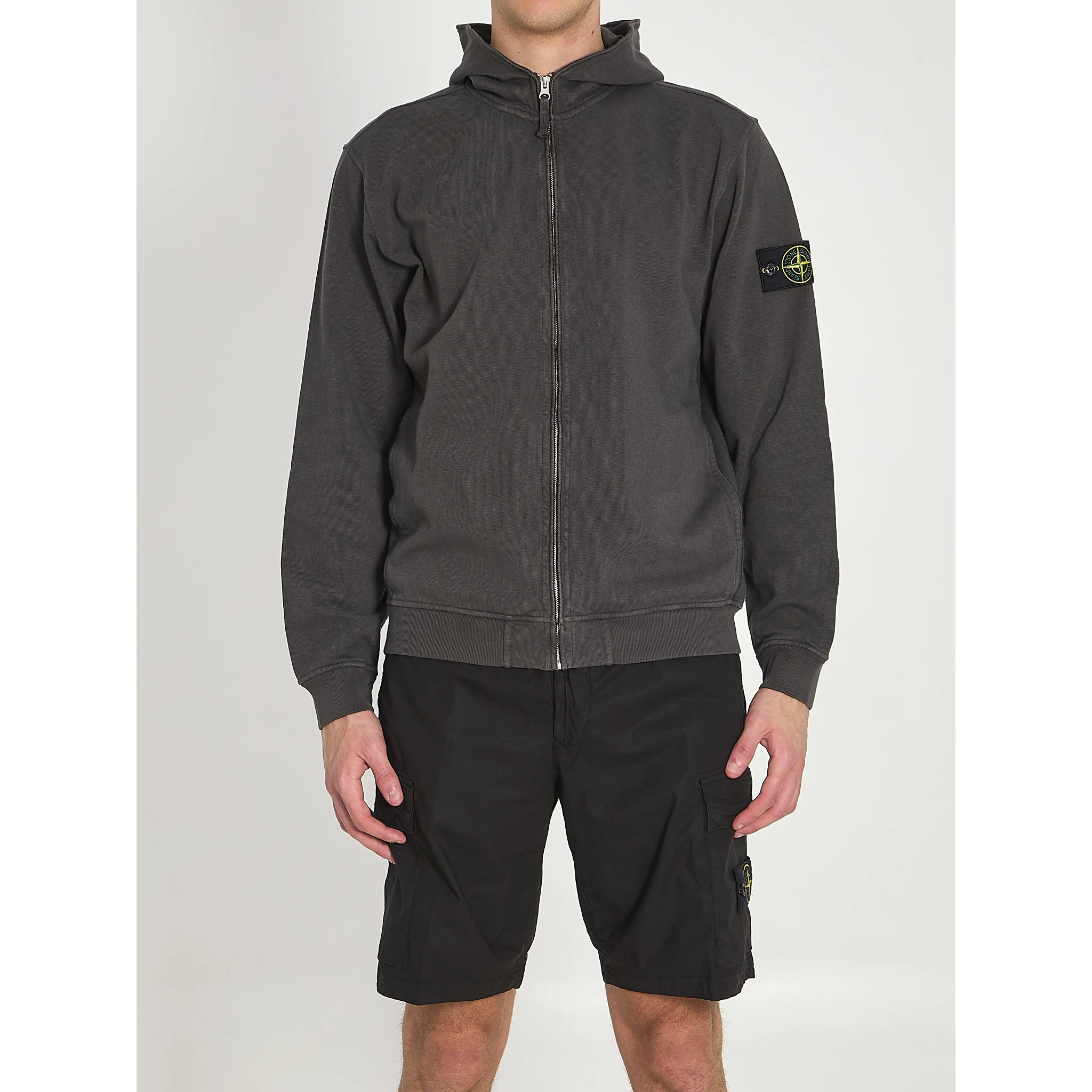 Hooded sweatshirt with zip