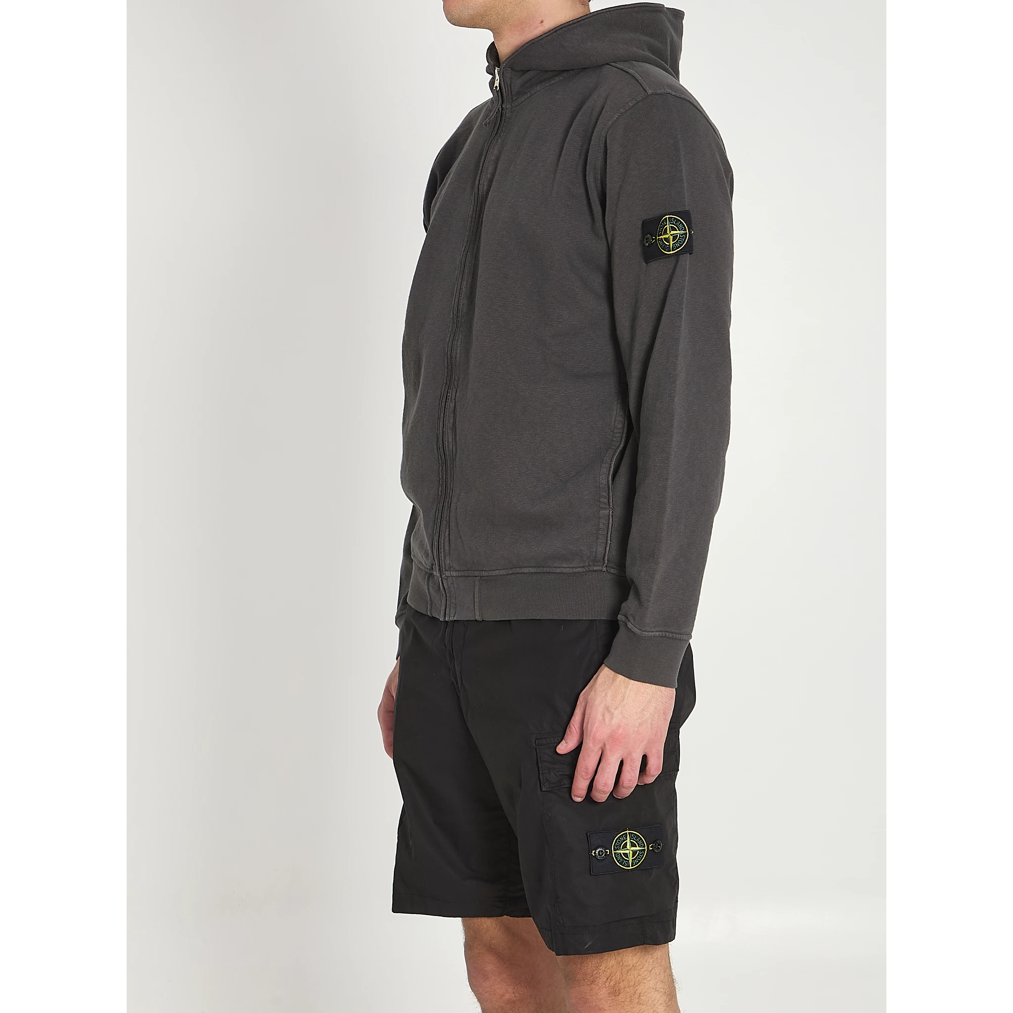 Hooded sweatshirt with zip