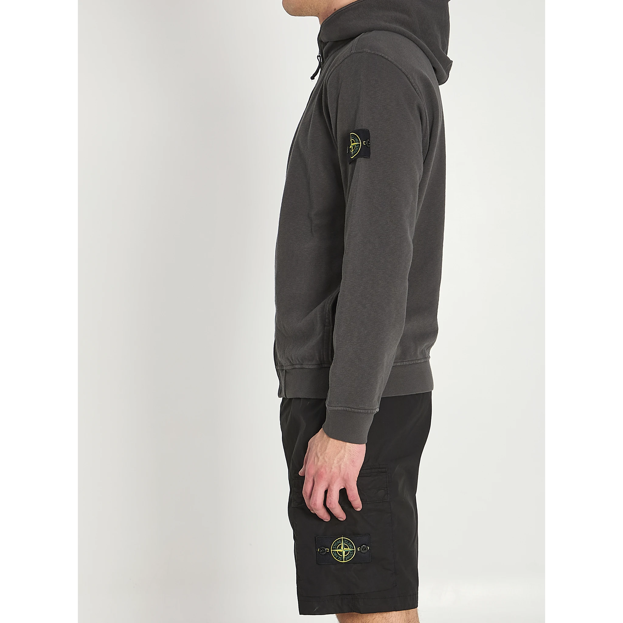 Hooded sweatshirt with zip