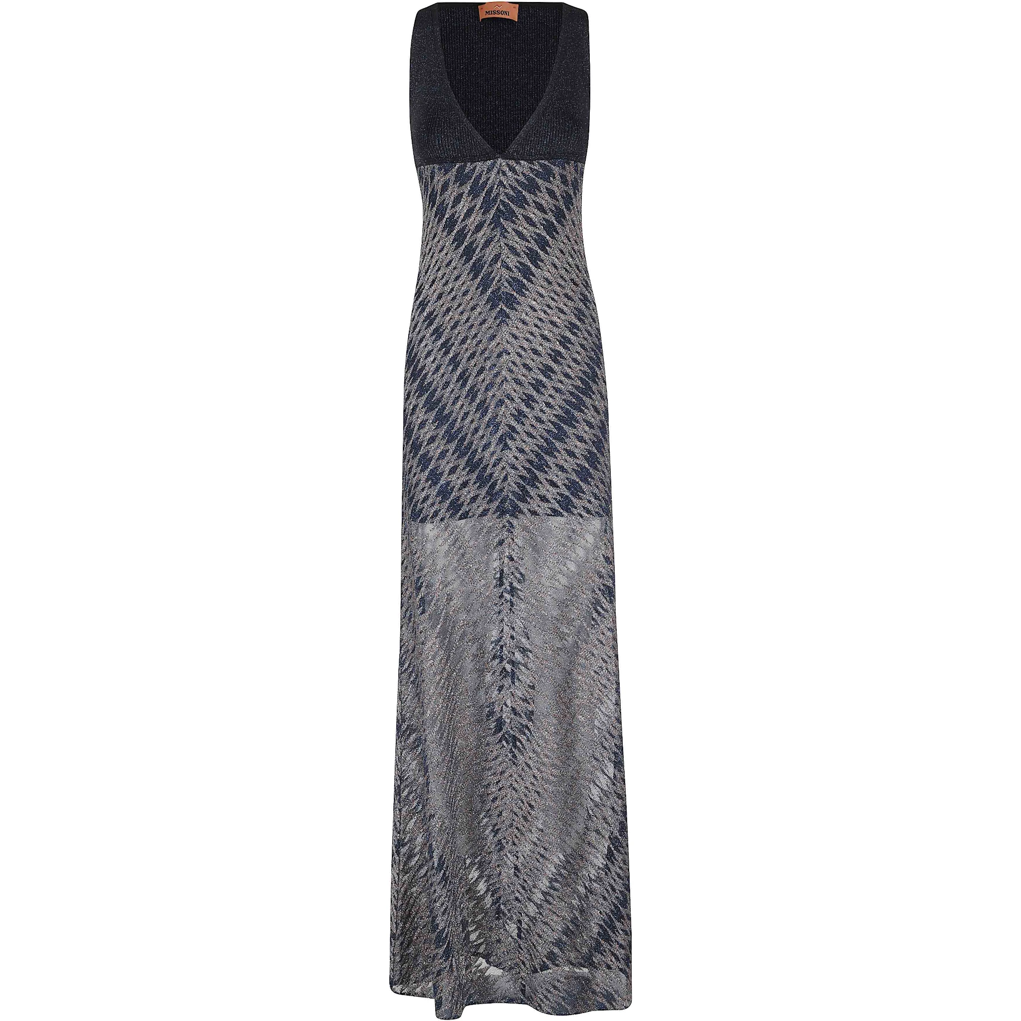 فستان طويل بدون أكمام