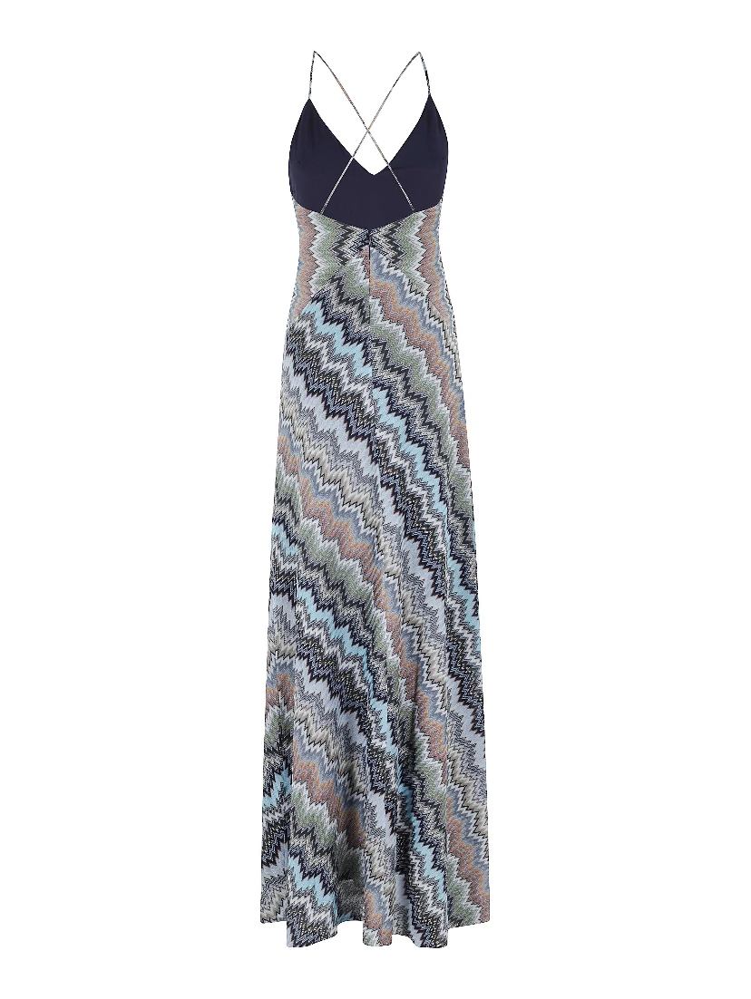 فستان طويل بدون أكمام