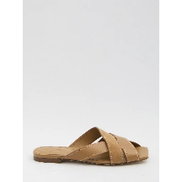 شباشب من الجلد الناعم والجلد المدبوغ