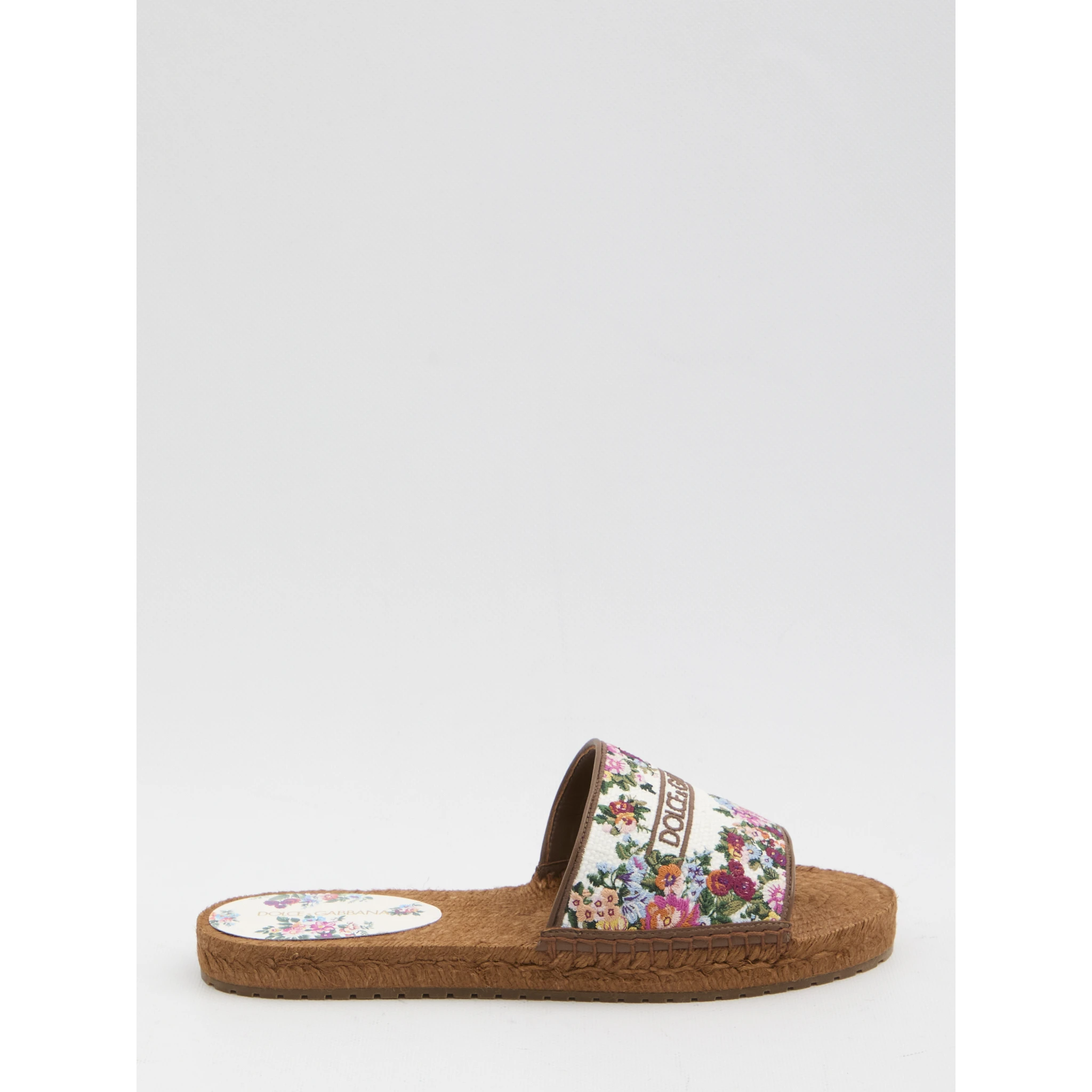 شباشب إسبادريلا مطرزة بالزهور