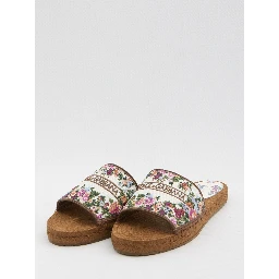 شباشب إسبادريلا مطرزة بالزهور