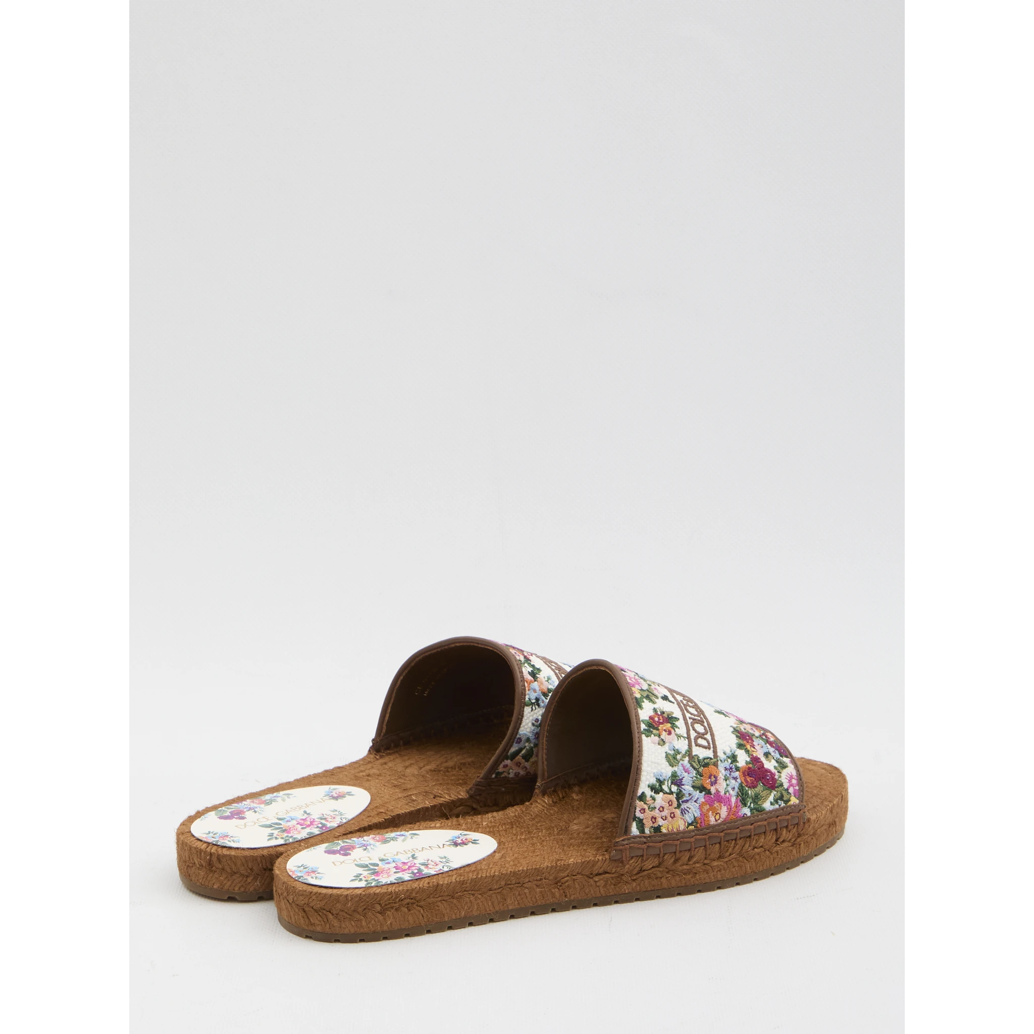 شباشب إسبادريلا مطرزة بالزهور