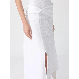 تنورة فيكتوريا بيكهام