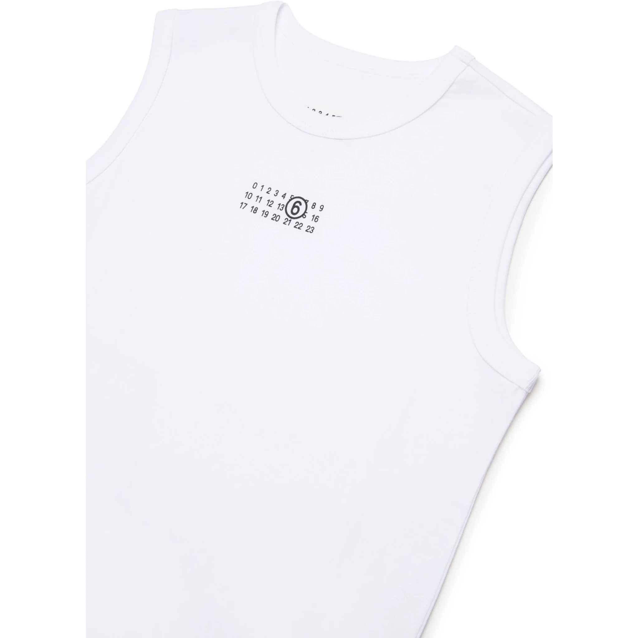 قمصان تحمل شعارًا