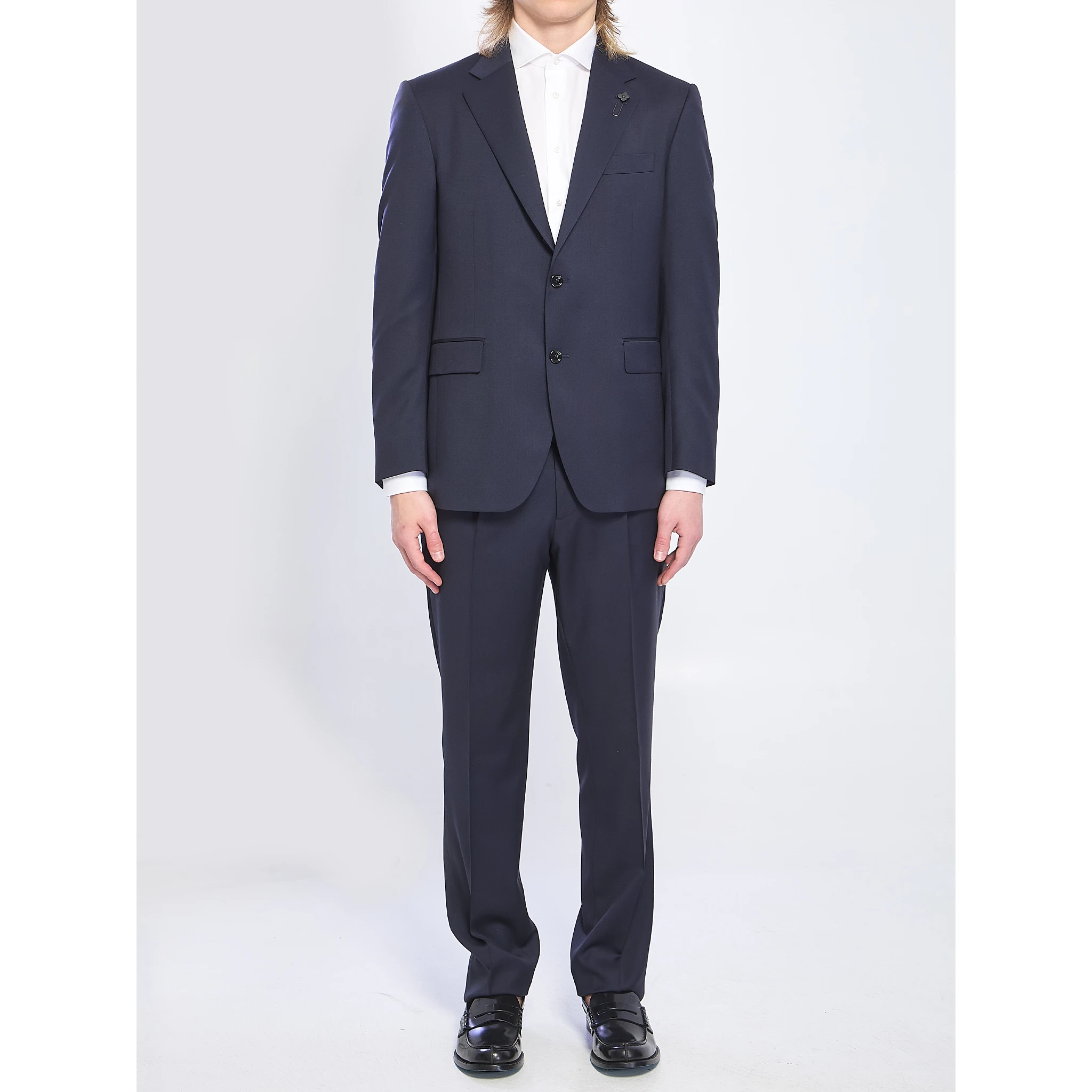 Feeling single-breasted suit