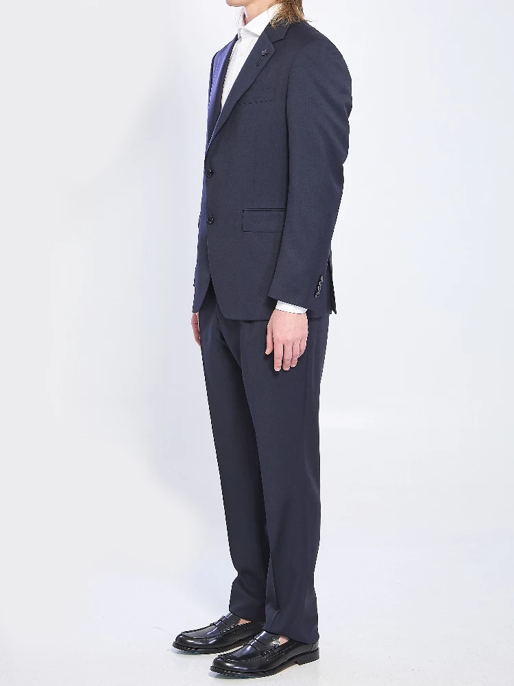 Feeling single-breasted suit alternative