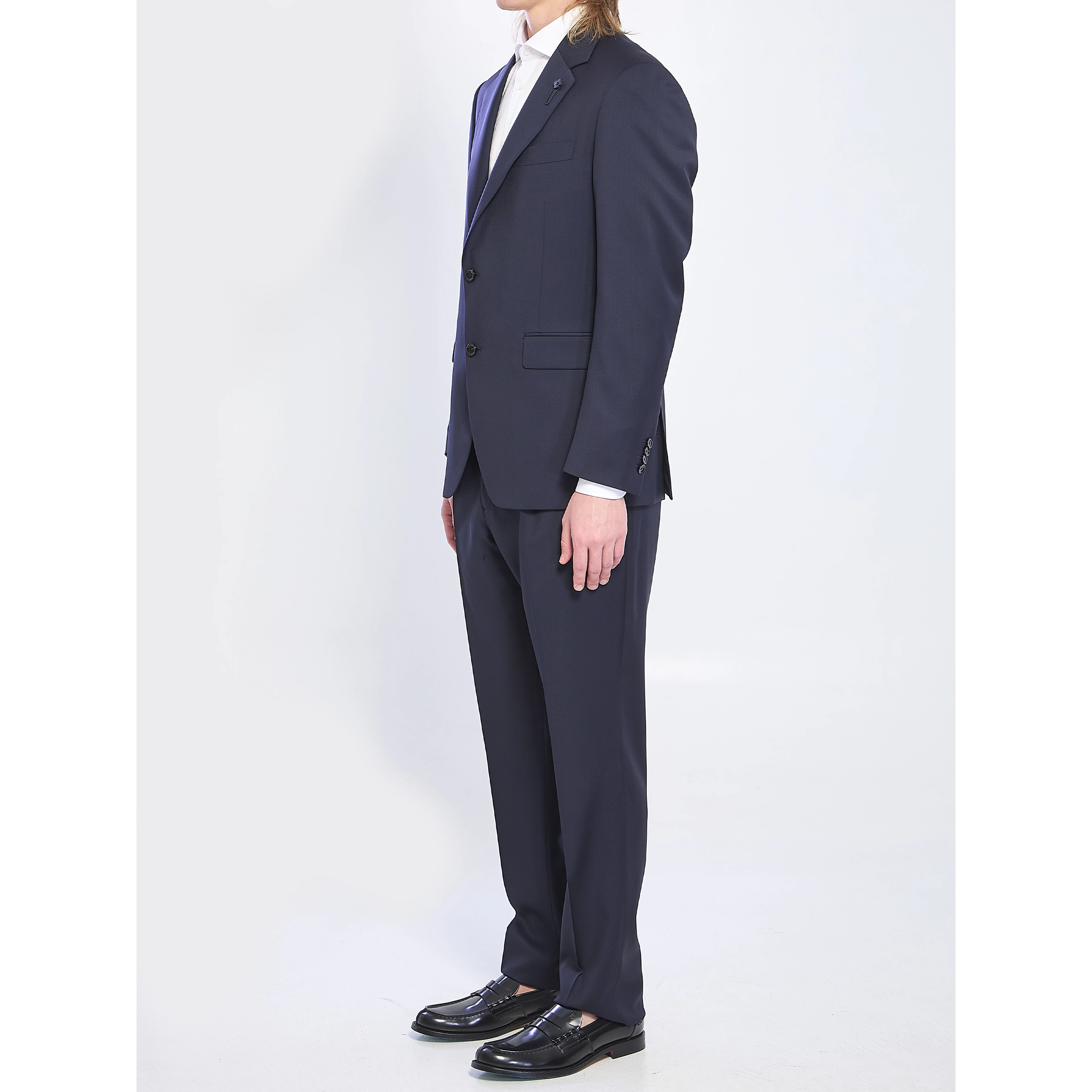 Feeling single-breasted suit