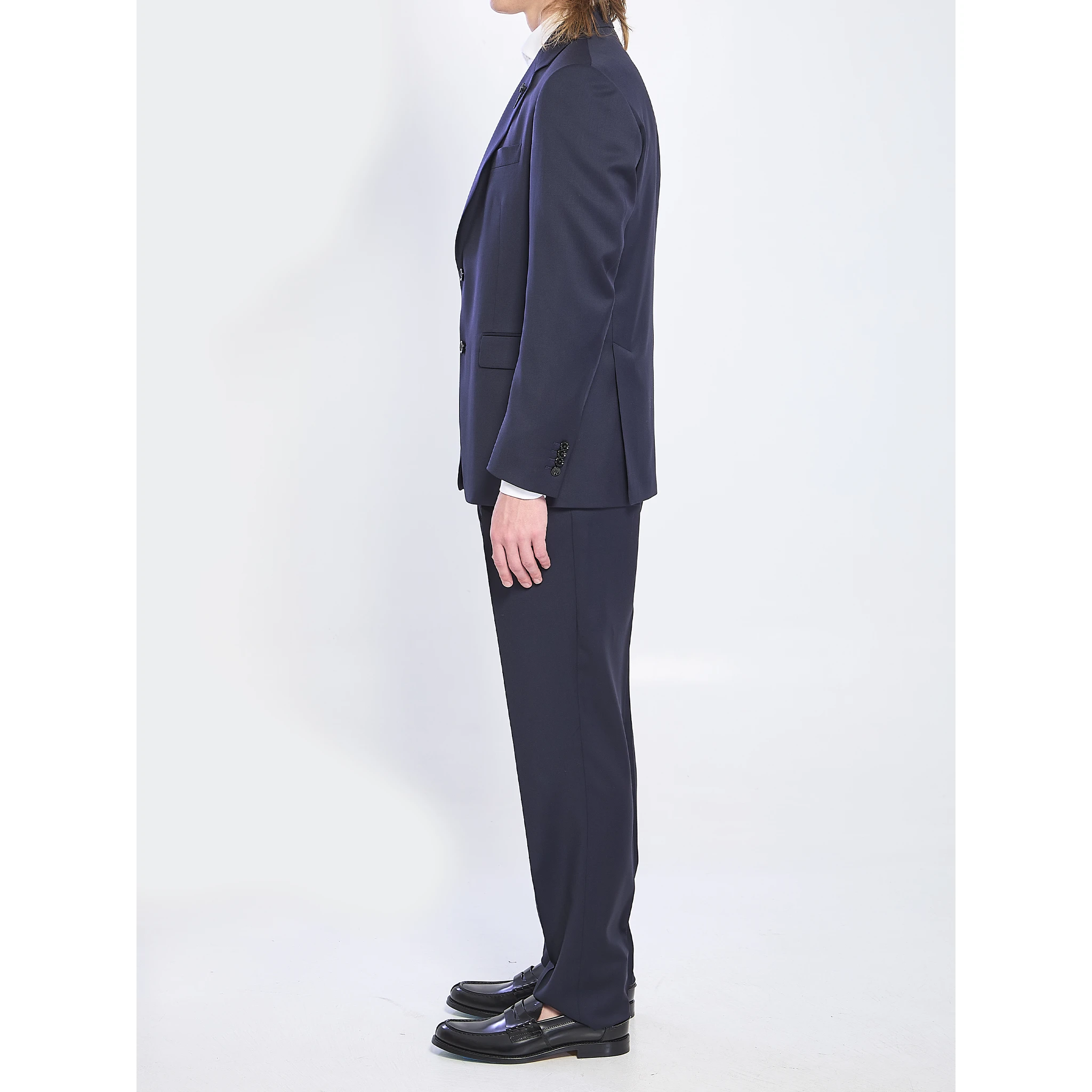 Feeling single-breasted suit