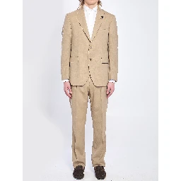 Feeling single-breasted suit