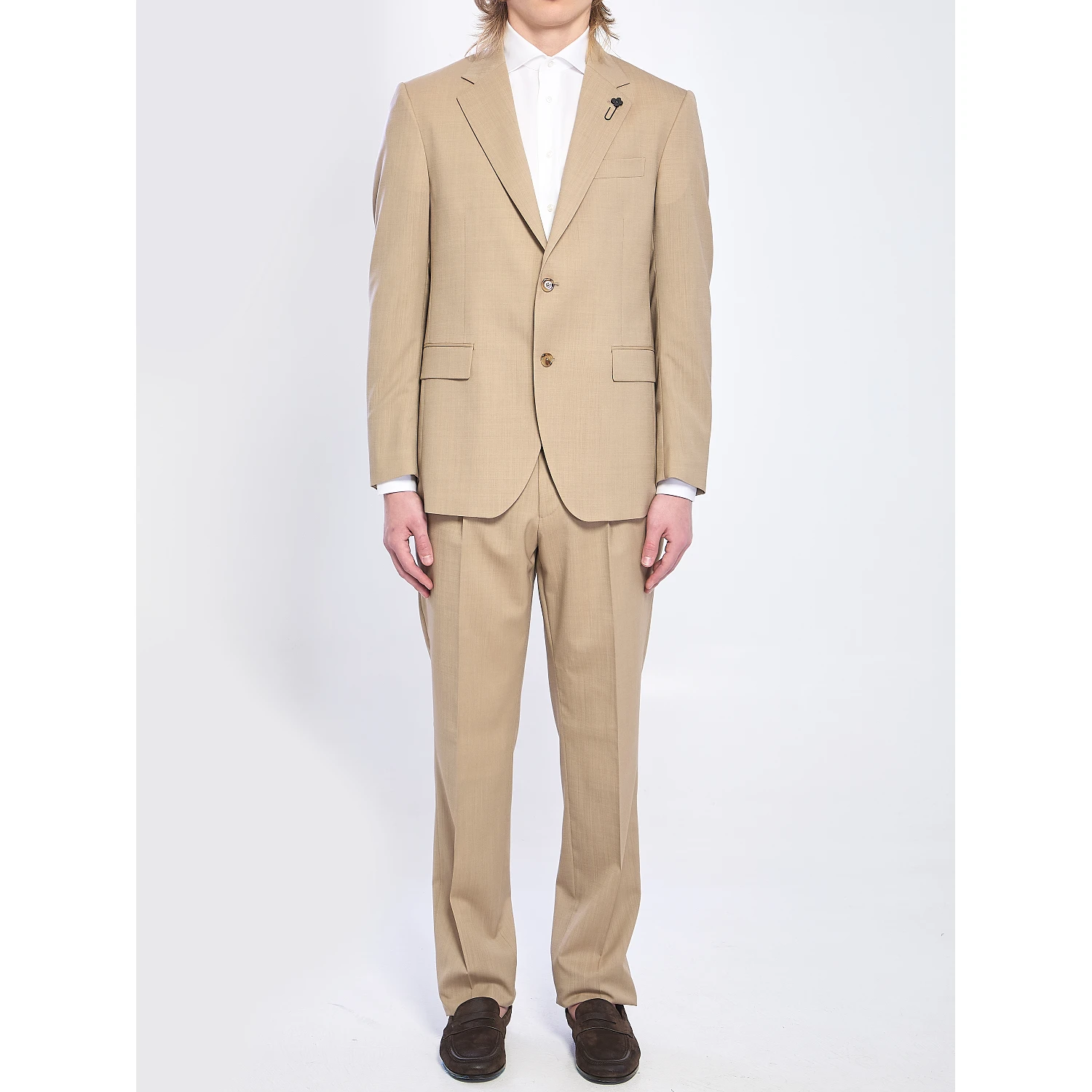 Feeling single-breasted suit