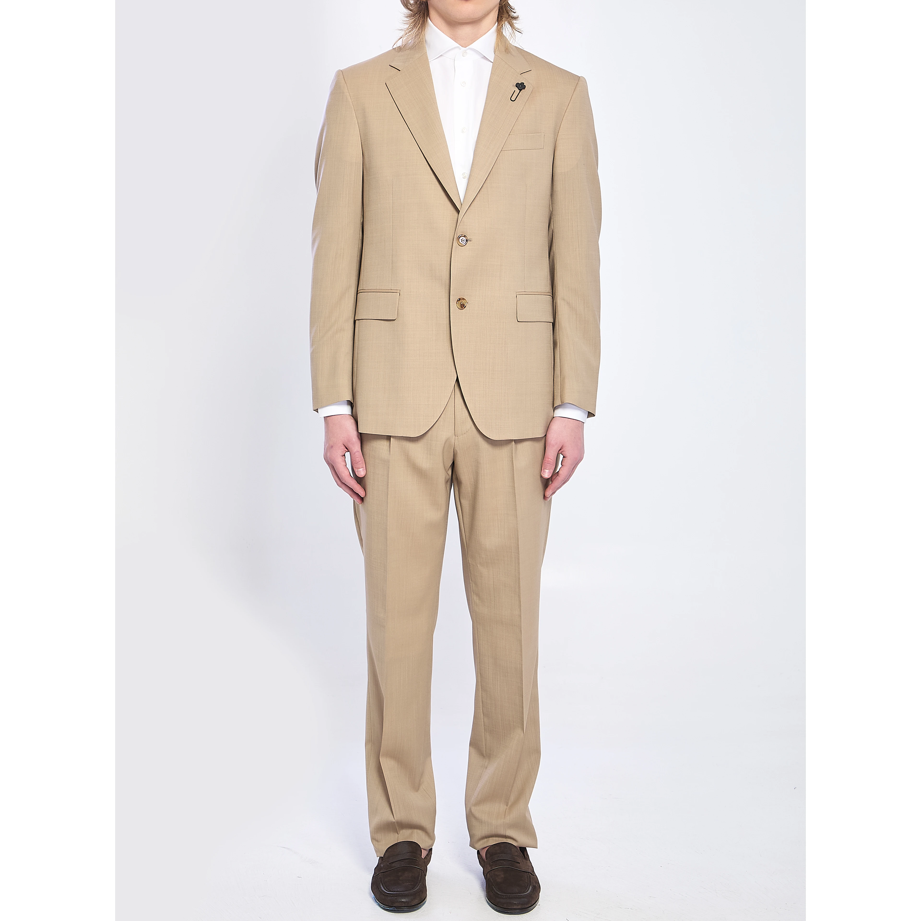 Feeling single-breasted suit