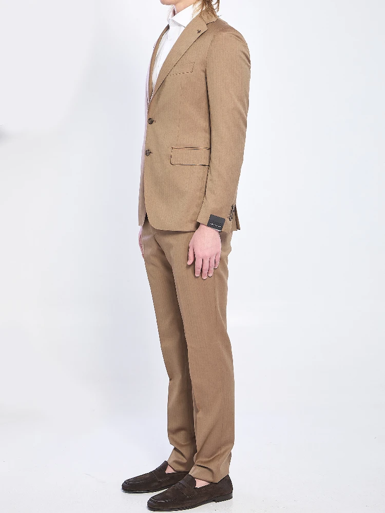 Single-breasted suit in super 130s virgin wool alternative