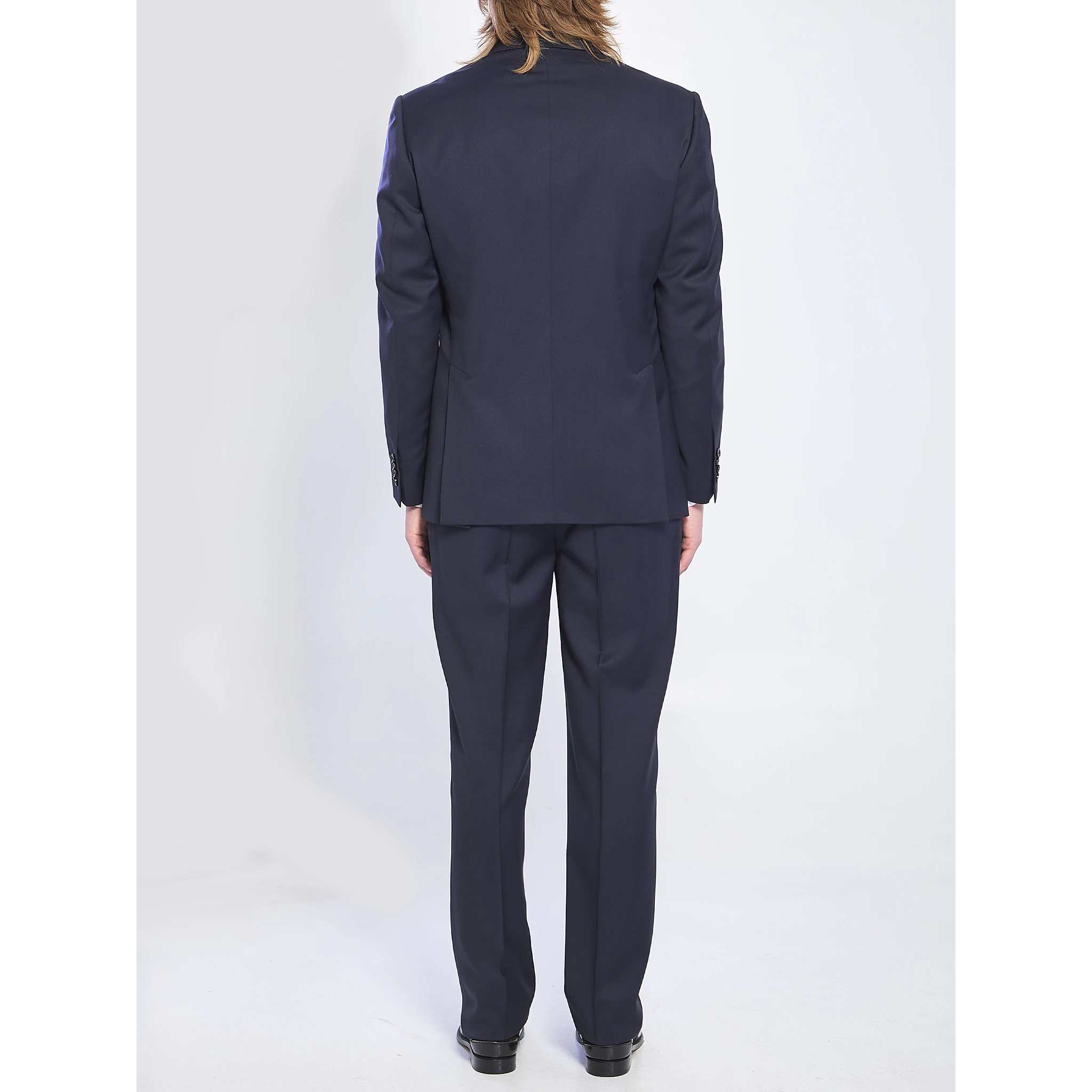 Feeling single-breasted suit